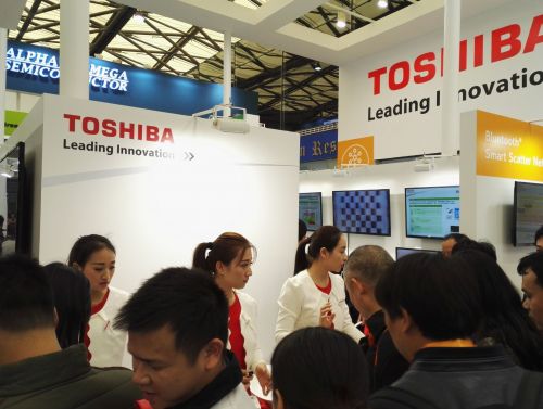 2016慕尼黑上海電子展 汽車電子成熱門領域(圖2) 整個慕尼黑上海電子展由E2(半導體和集成電路展區)、E3(無源元件主題展區、印刷電路板主題展區)、E4(開關和連接器技術展區)三大區域組成,來自半導體、傳感器、電源、開關及連接技術、汽車電子和測試、嵌入式、無源元件、PCB、測試測量等多個領域的領導企業將為數萬名專業觀眾帶來精彩的行業盛宴。