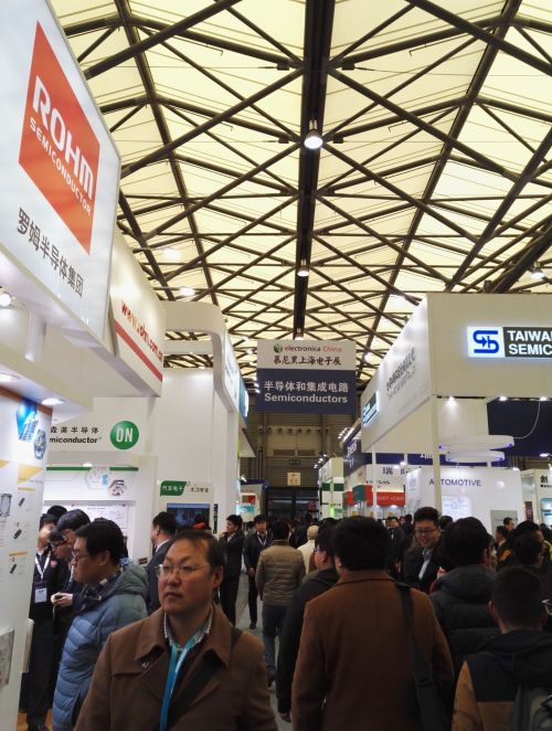 2016慕尼黑上海電子展 汽車電子成熱門領域(圖3) 據主辦方介紹,隨著車聯網的日益盛行,移動設備和汽車之間的交互需求越來越高,汽車電子仍是展會現場的熱點話題之一。今年,“中國國際汽車電子創新技術大會”和“中國國際電動車創新技術大會”中,來自政府、整車廠、零部件供應商、知名高校的專家代表將為聽眾帶來32場精彩演講,圍繞汽車安全電子、車聯網、智能交通系統與信息娛樂系統、動力總成和汽車電子控制技術等展開熱烈討論。
