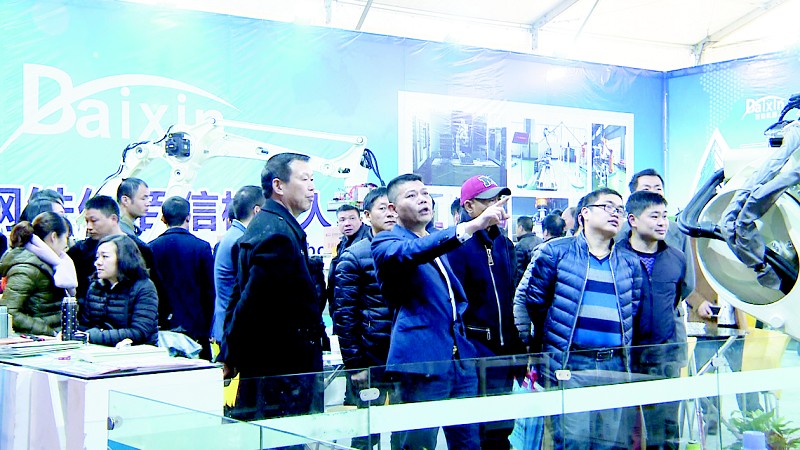 十六屆中國電器文化節 電器行業巔峰展會(圖4) 開幕式上的那場春雨,不僅滋潤了甌江兩岸,更是滋潤了電器人的心田。智能制造,猶如春風化雨,堅定的信念舞動長空;創新驅動,猶如春雷催耕,求索的腳步跨越天涯。