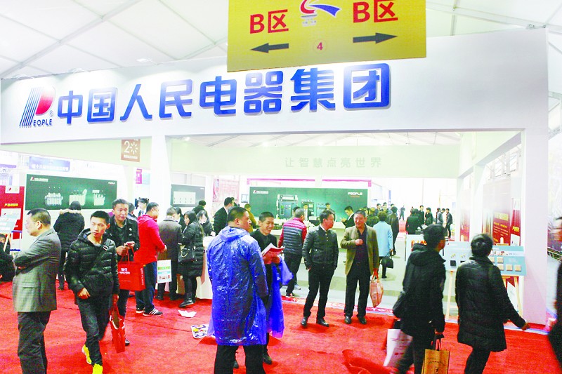 十六屆中國電器文化節 電器行業巔峰展會(圖3) 開幕式上的那場春雨,不僅滋潤了甌江兩岸,更是滋潤了電器人的心田。智能制造,猶如春風化雨,堅定的信念舞動長空;創新驅動,猶如春雷催耕,求索的腳步跨越天涯。