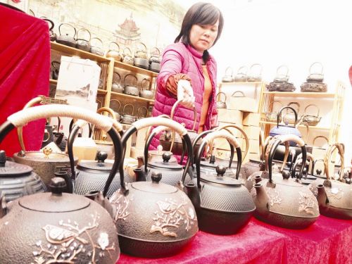 2016中國（鞍山）書畫、珠寶、藝術品博覽會開幕(圖1)