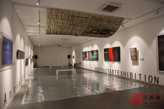 無與倫比抽象美，藝術家的抽象作品展覽值得看(圖5)