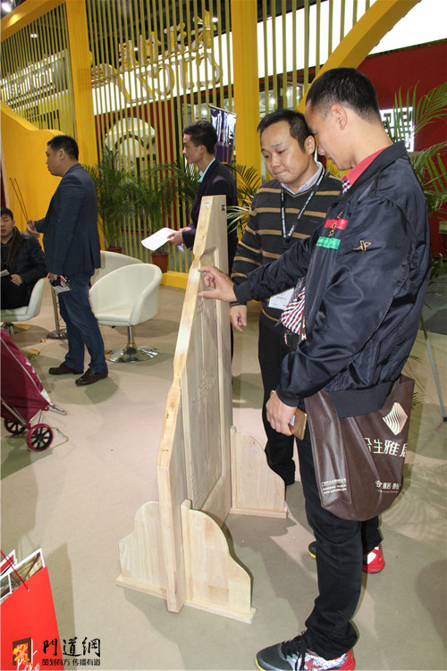 【廣州門博會(huì)】長(zhǎng)江創(chuàng)展原木門展館賓客盈門(圖3) 【廣州門博會(huì)】長(zhǎng)江創(chuàng)展原木門展館賓客盈門(圖3)