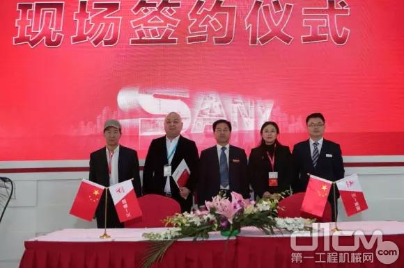 大慶利波集團(tuán)與三一石油智能裝備現(xiàn)場簽約儀式
