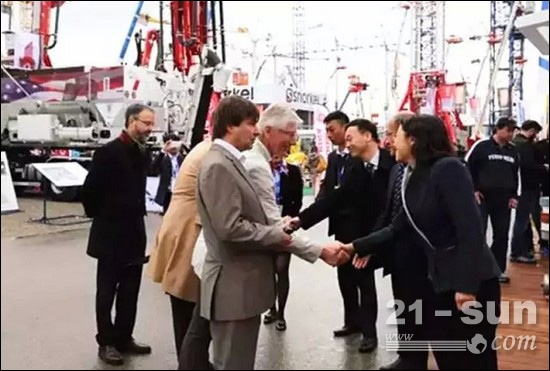 徐工機械副總裁孫建忠、徐工機械總裁助理劉建森先生等接待Oliver Belik先生一行