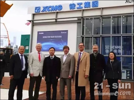 Belik先生一行和徐工團隊合影留念，惜別之時祝福徐工早日成為世界頂級品牌