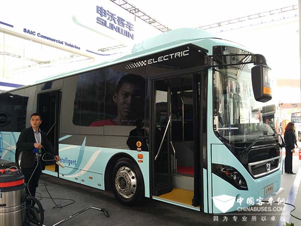 申沃兩款純電動客車首發亮相國際汽車展覽會(圖1)