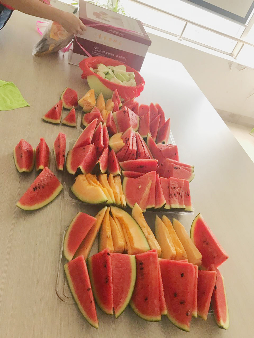 生日狂歡|首創全體同事舉杯祝小歡歡生日快樂。(圖2) 生日狂歡|首創全體同事舉杯祝小歡歡生日快樂。(圖2)