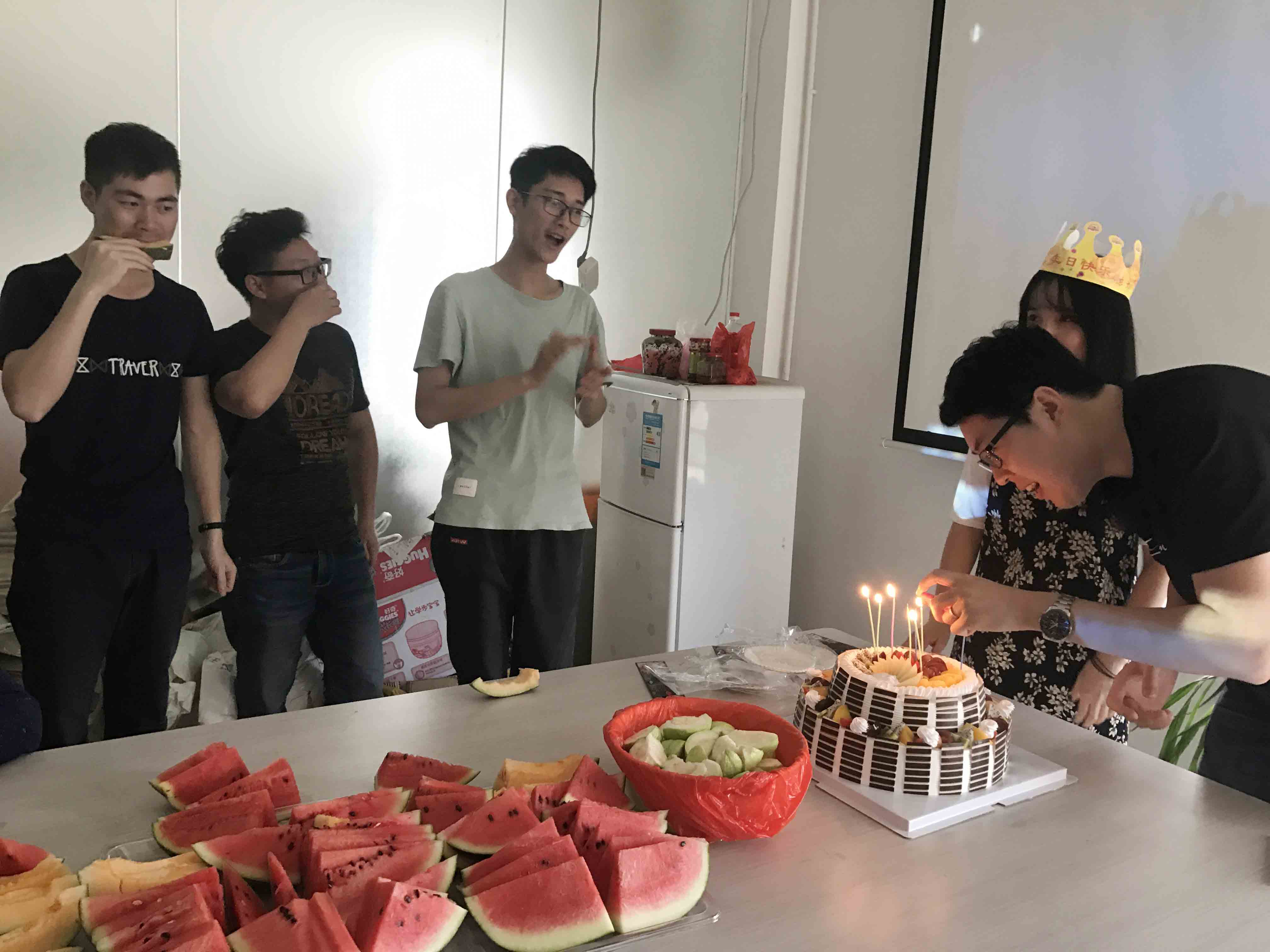 生日狂歡|首創全體同事舉杯祝小歡歡生日快樂。(圖3) 生日狂歡|首創全體同事舉杯祝小歡歡生日快樂。(圖3)