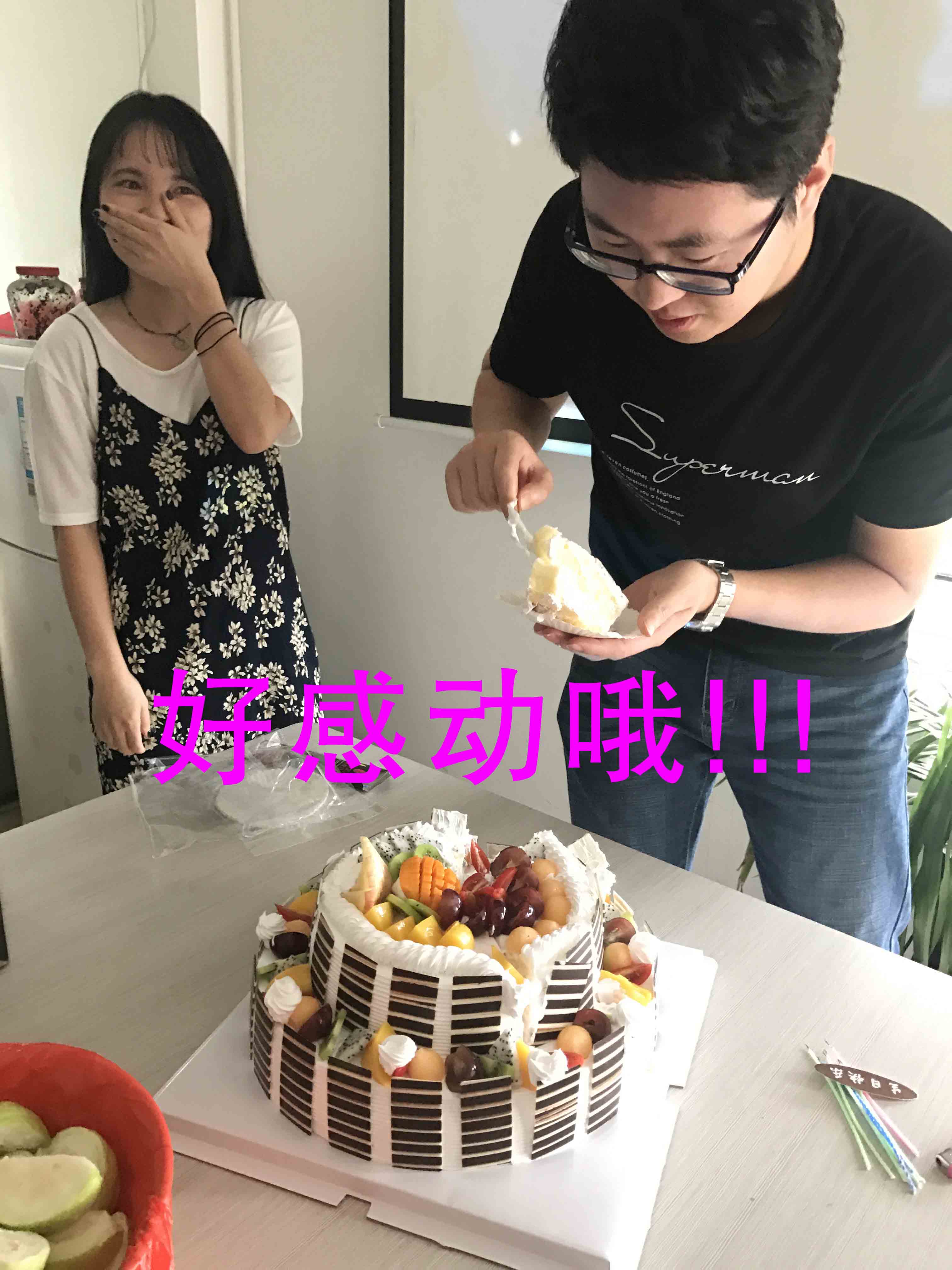 生日狂歡|首創全體同事舉杯祝小歡歡生日快樂。(圖6) 生日狂歡|首創全體同事舉杯祝小歡歡生日快樂。(圖6)