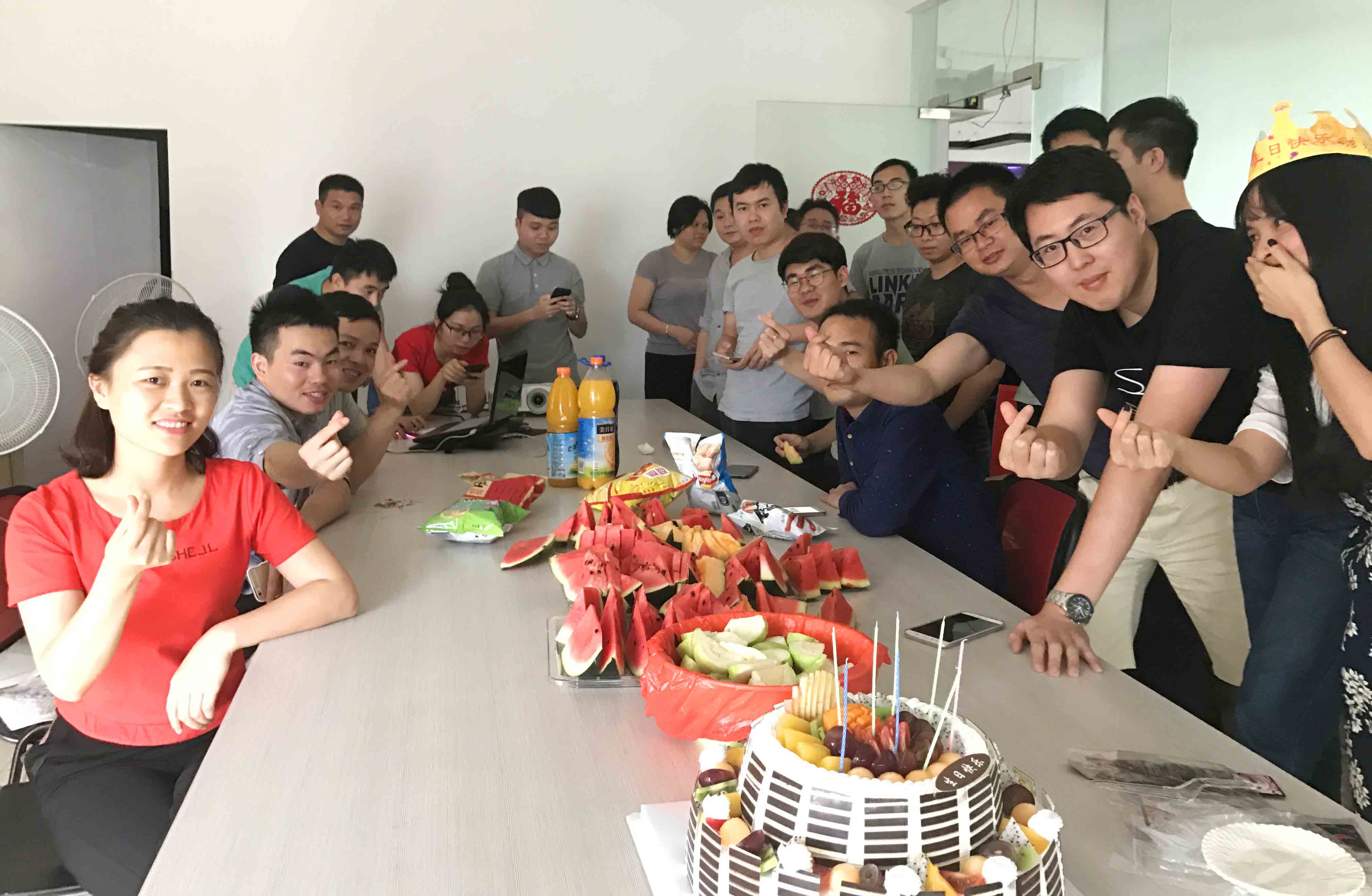 生日狂歡|首創全體同事舉杯祝小歡歡生日快樂。(圖8) 生日狂歡|首創全體同事舉杯祝小歡歡生日快樂。(圖8)