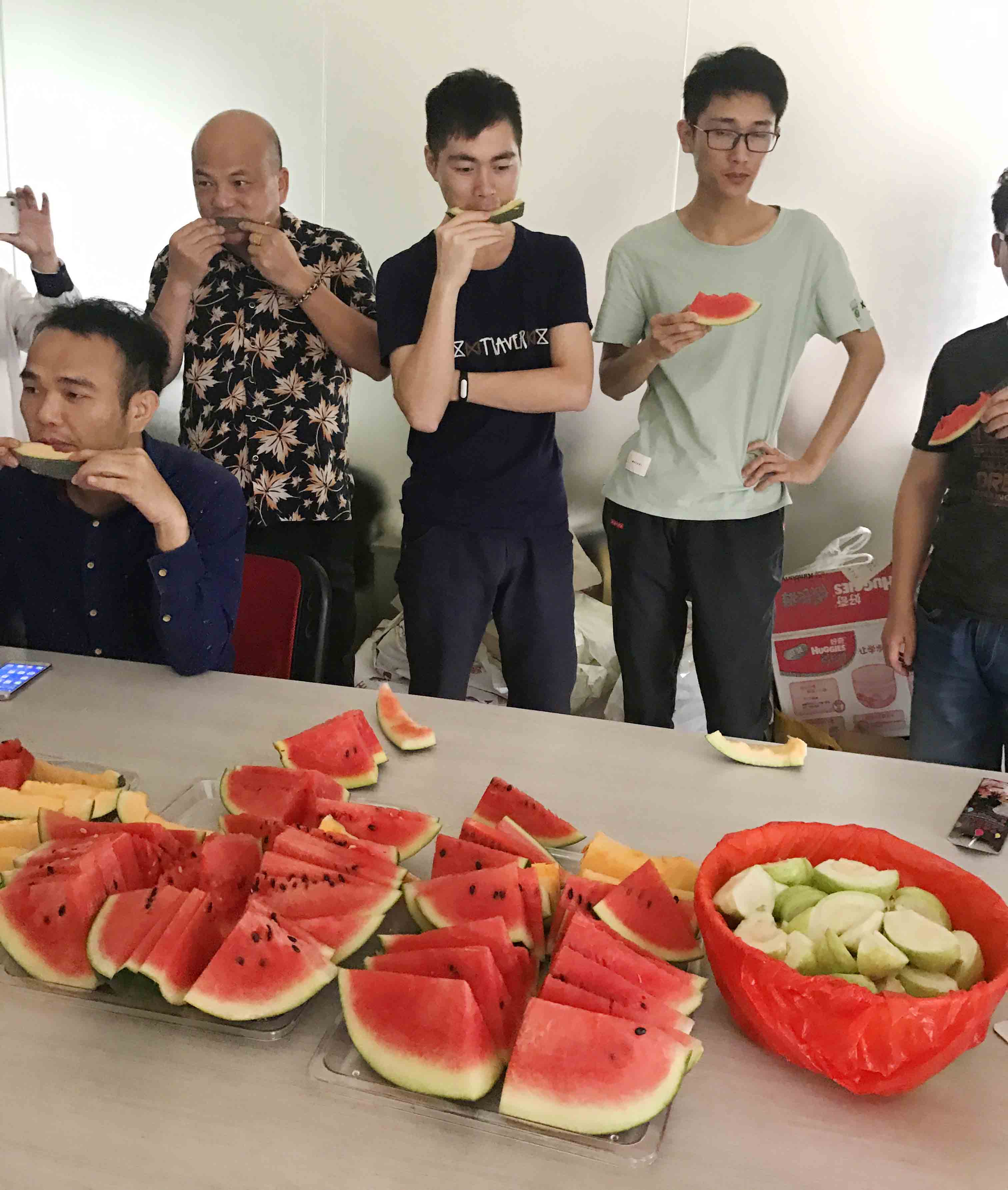 生日狂歡|首創全體同事舉杯祝小歡歡生日快樂。(圖11) 生日狂歡|首創全體同事舉杯祝小歡歡生日快樂。(圖11)